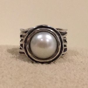 DIDAE Wide Band Sterling Silver Mabe Pearl Ring